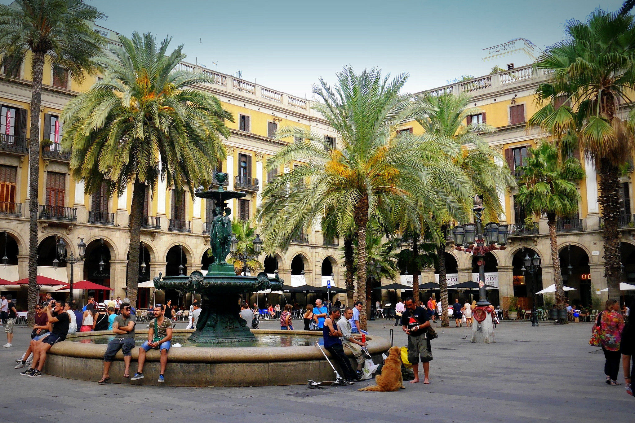 https://mdw-travel-data-us-east-1.s3.amazonaws.com/img/country/Spain/La-Rambla/img_01.jpg