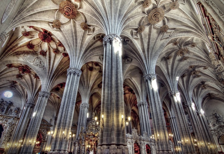 https://mdw-travel-data-us-east-1.s3.amazonaws.com/img/country/Spain/La-Seo-Cathedral/img_03.jpg