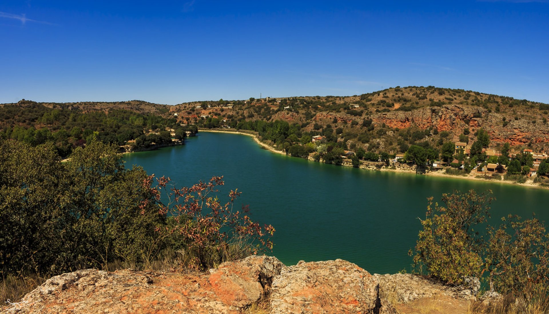 https://mdw-travel-data-us-east-1.s3.amazonaws.com/img/country/Spain/Lagunas-de-Ruidera/img_01.jpg