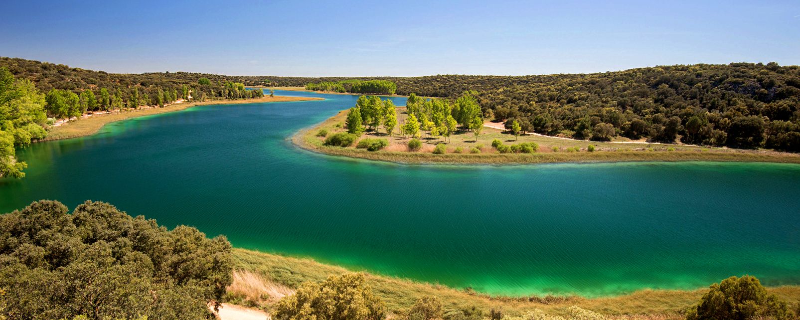 https://mdw-travel-data-us-east-1.s3.amazonaws.com/img/country/Spain/Lagunas-de-Ruidera/img_02.jpg