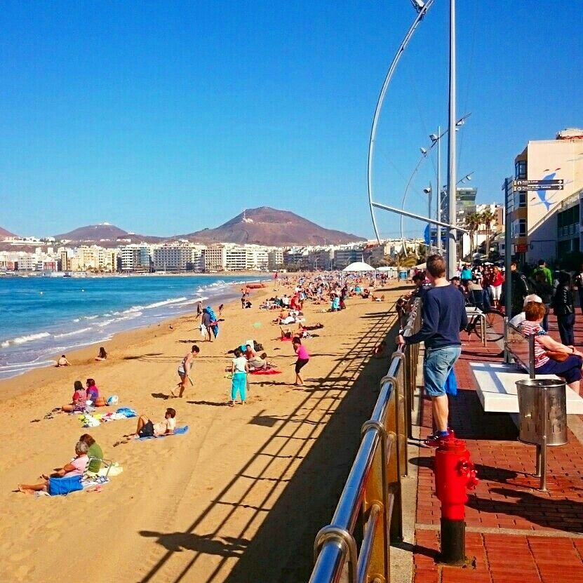 https://mdw-travel-data-us-east-1.s3.amazonaws.com/img/country/Spain/Las-Canteras-Beach/img_01.jpg