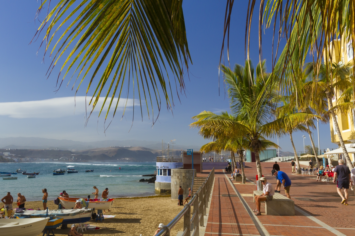 https://mdw-travel-data-us-east-1.s3.amazonaws.com/img/country/Spain/Las-Canteras-Beach/img_02.jpg