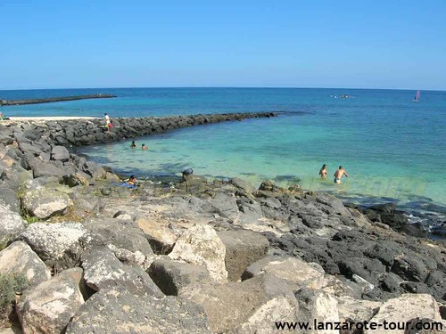 https://mdw-travel-data-us-east-1.s3.amazonaws.com/img/country/Spain/Las-Cucharas-Beach/img_02.jpg