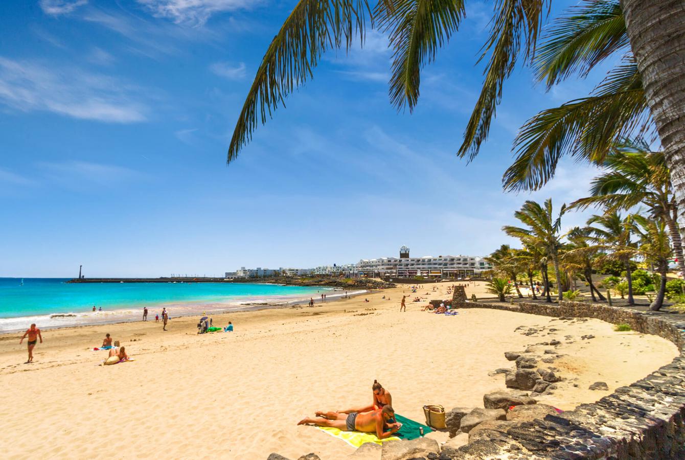 https://mdw-travel-data-us-east-1.s3.amazonaws.com/img/country/Spain/Las-Cucharas-Beach/img_05.jpg