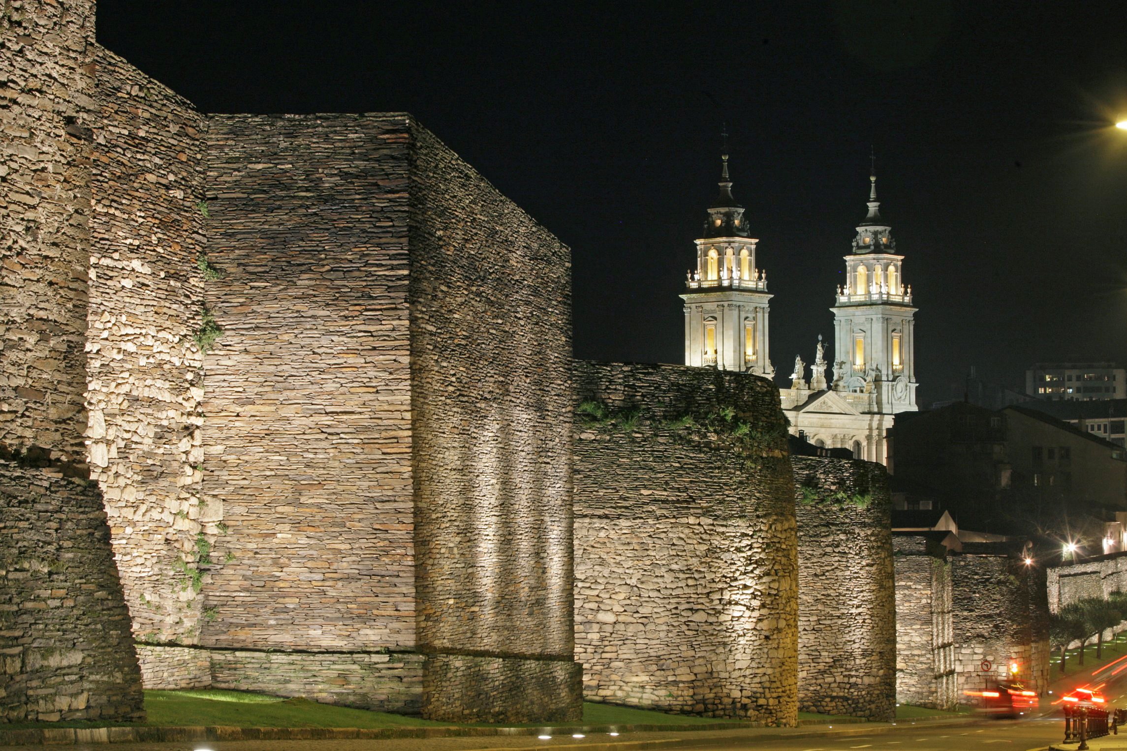 https://mdw-travel-data-us-east-1.s3.amazonaws.com/img/country/Spain/Las-Murallas-Romanas/img_02.jpg