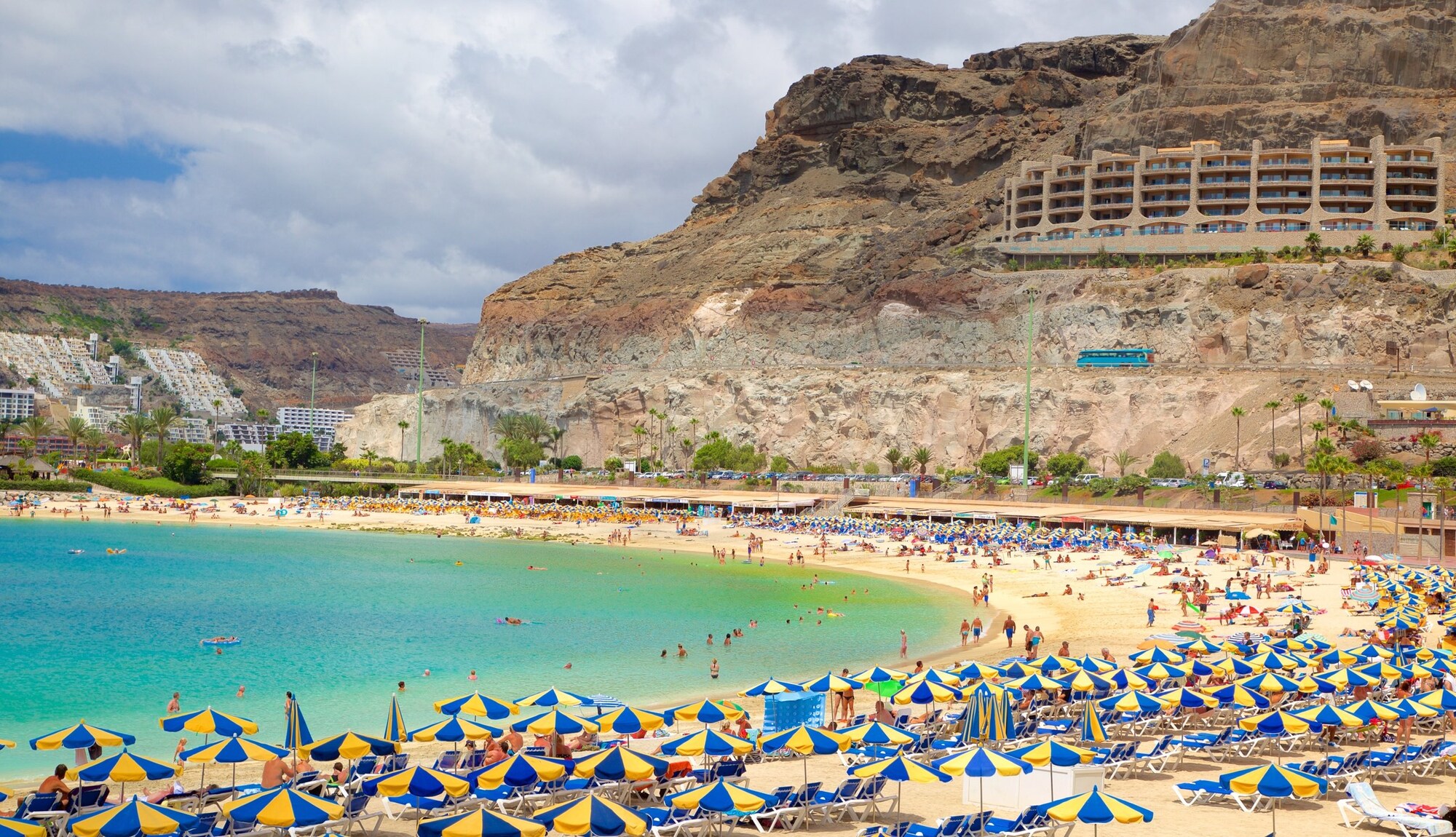 https://mdw-travel-data-us-east-1.s3.amazonaws.com/img/country/Spain/Las-Palmas-de-Gran-Canaria/img_02.jpg