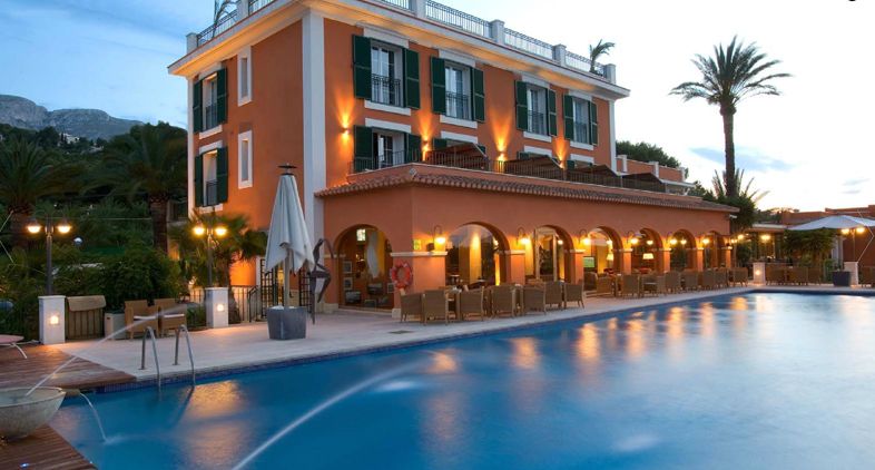 https://mdw-travel-data-us-east-1.s3.amazonaws.com/img/country/Spain/Les-Rotes-Beach/img_01.jpg