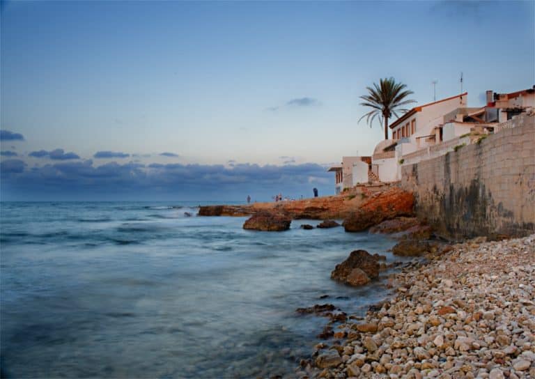 https://mdw-travel-data-us-east-1.s3.amazonaws.com/img/country/Spain/Les-Rotes-Beach/img_04.jpg