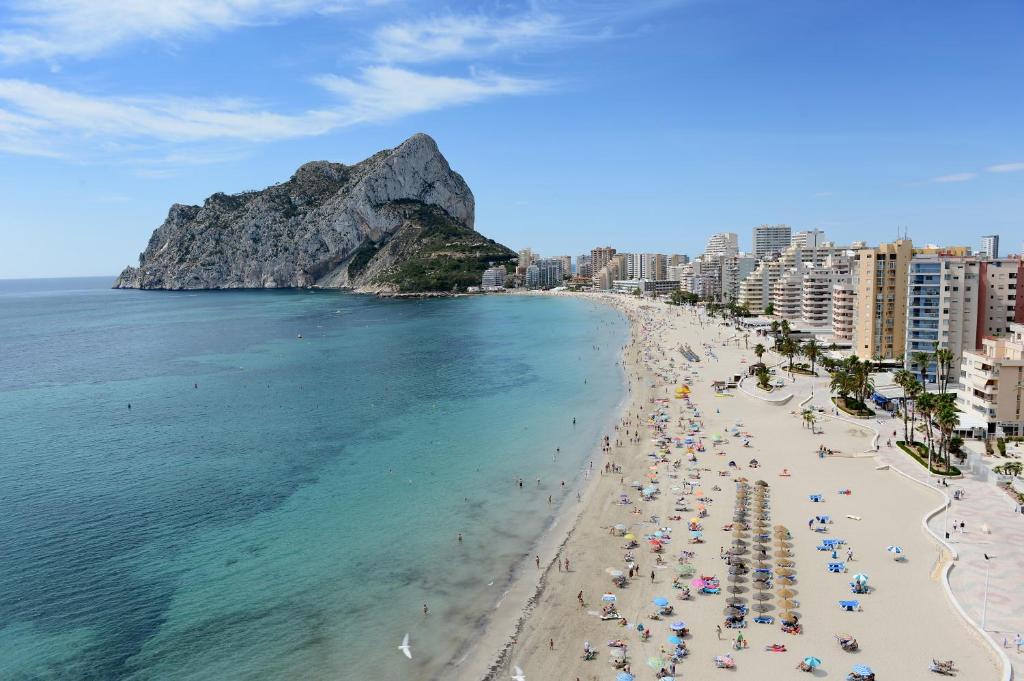 https://mdw-travel-data-us-east-1.s3.amazonaws.com/img/country/Spain/Levante-Beach/img_00.jpg