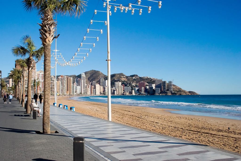 https://mdw-travel-data-us-east-1.s3.amazonaws.com/img/country/Spain/Levante-Beach/img_02.jpg