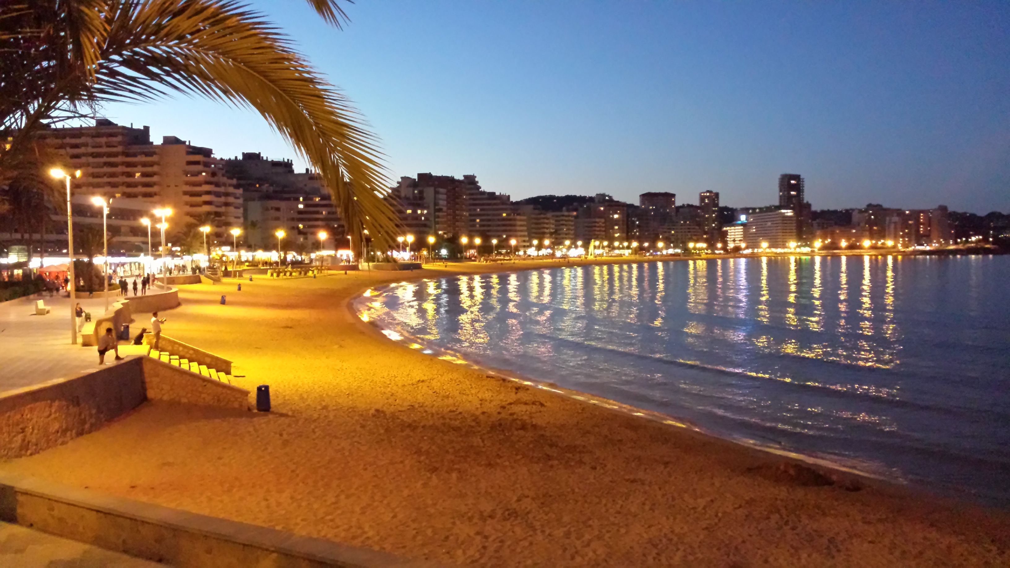 https://mdw-travel-data-us-east-1.s3.amazonaws.com/img/country/Spain/Levante-Beach/img_05.jpg