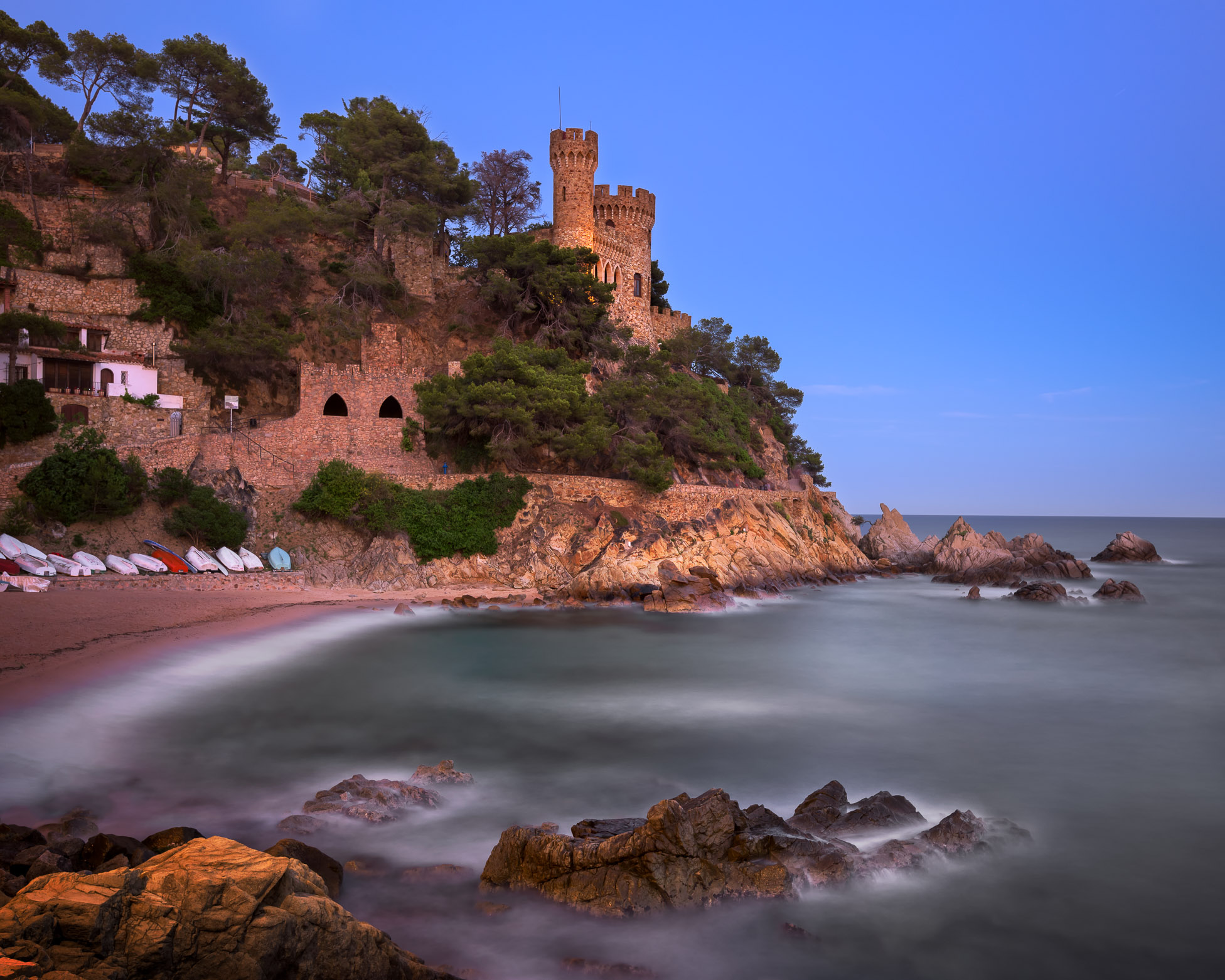 https://mdw-travel-data-us-east-1.s3.amazonaws.com/img/country/Spain/Lloret-de-Mar-Beaches/img_00.jpg