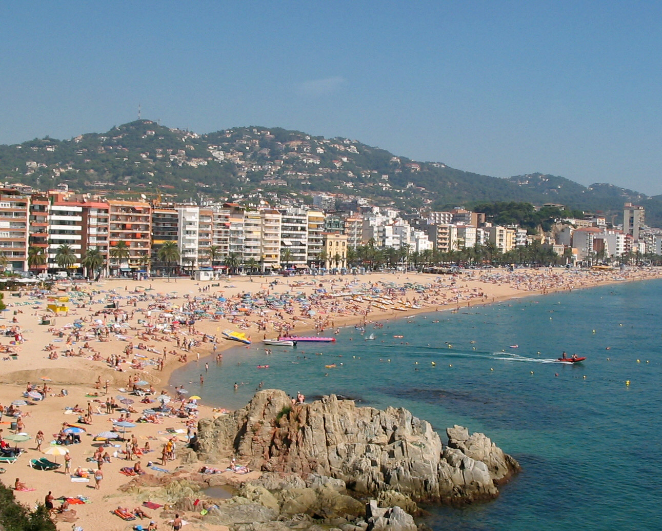 https://mdw-travel-data-us-east-1.s3.amazonaws.com/img/country/Spain/Lloret-de-Mar-Beaches/img_03.jpg