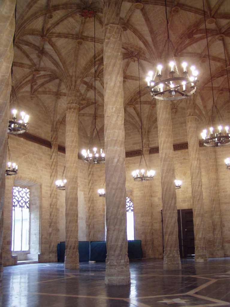 https://mdw-travel-data-us-east-1.s3.amazonaws.com/img/country/Spain/Llotja-de-la-Seda/img_04.jpg