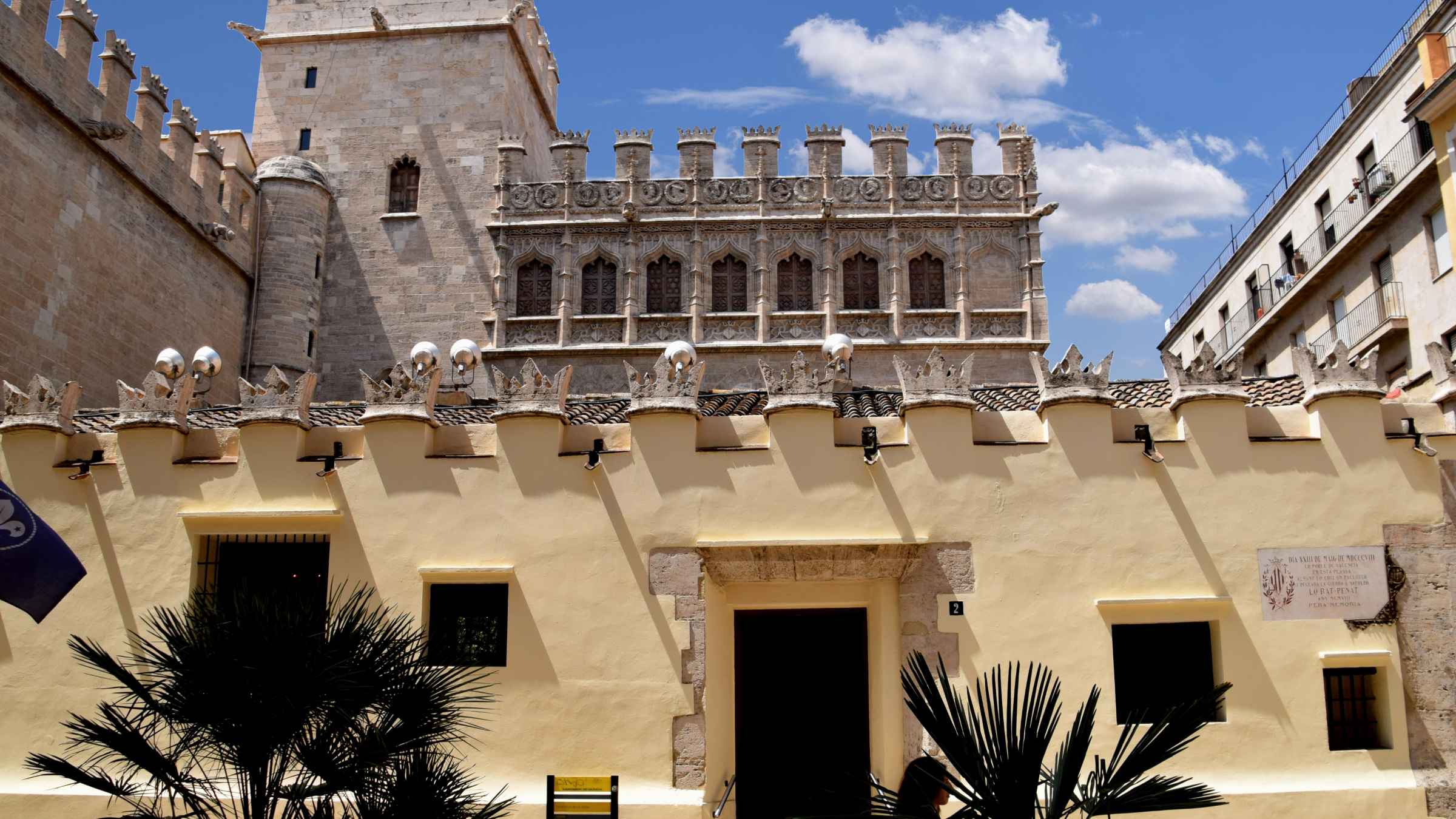 https://mdw-travel-data-us-east-1.s3.amazonaws.com/img/country/Spain/Llotja-de-la-Seda/img_05.jpg