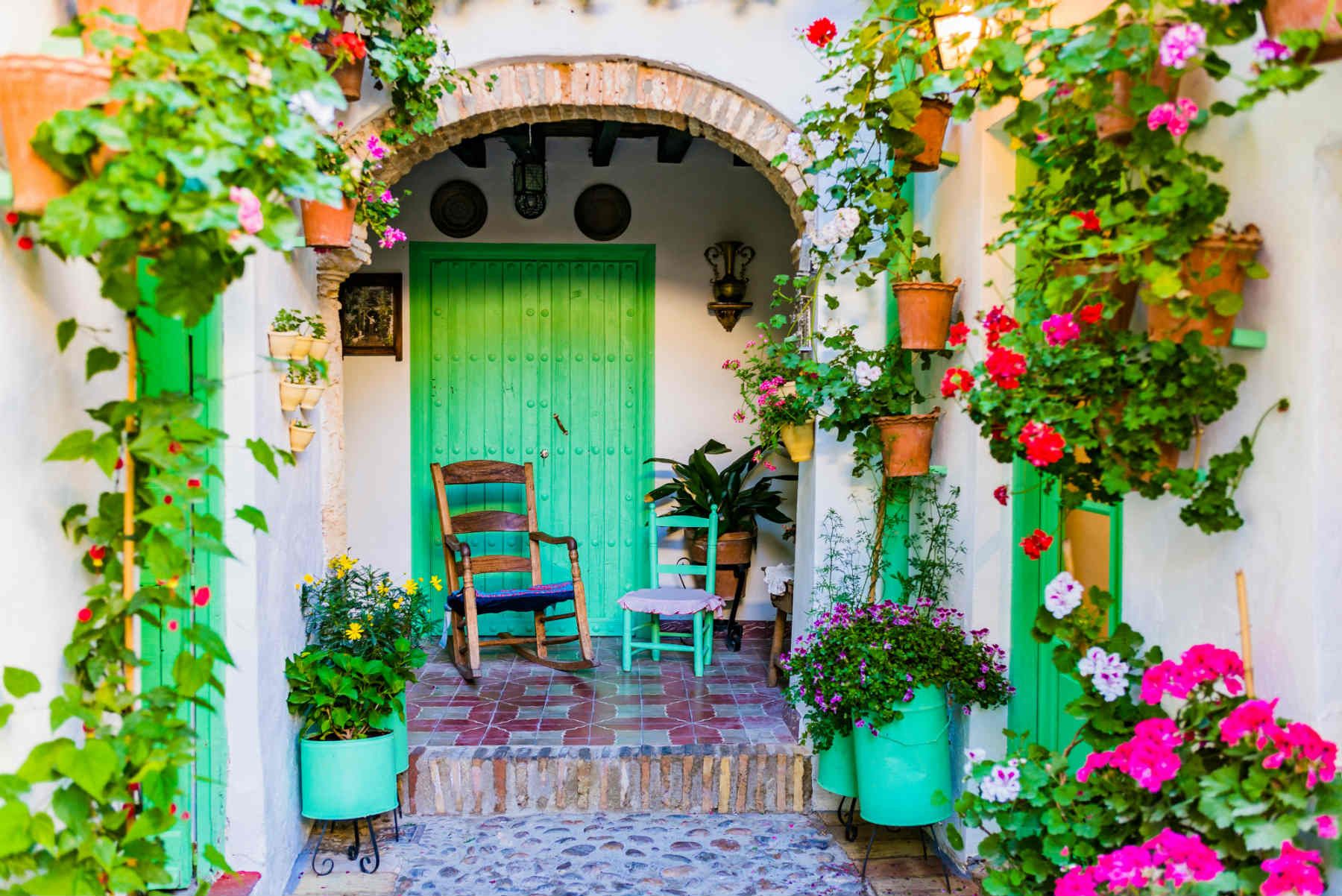 https://mdw-travel-data-us-east-1.s3.amazonaws.com/img/country/Spain/Los-Patios-de-Cordoba/img_01.jpg