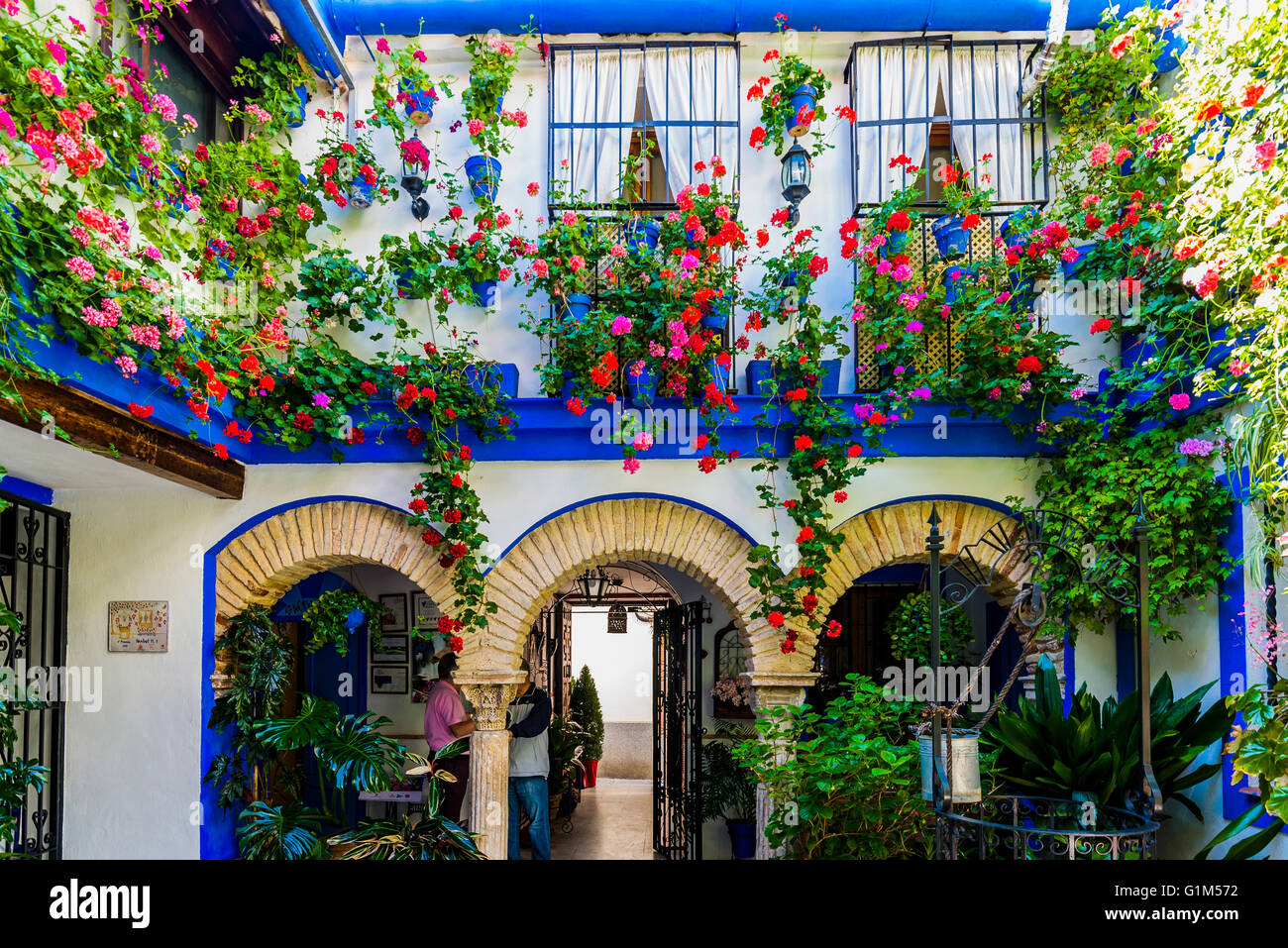 https://mdw-travel-data-us-east-1.s3.amazonaws.com/img/country/Spain/Los-Patios-de-Cordoba/img_02.jpg