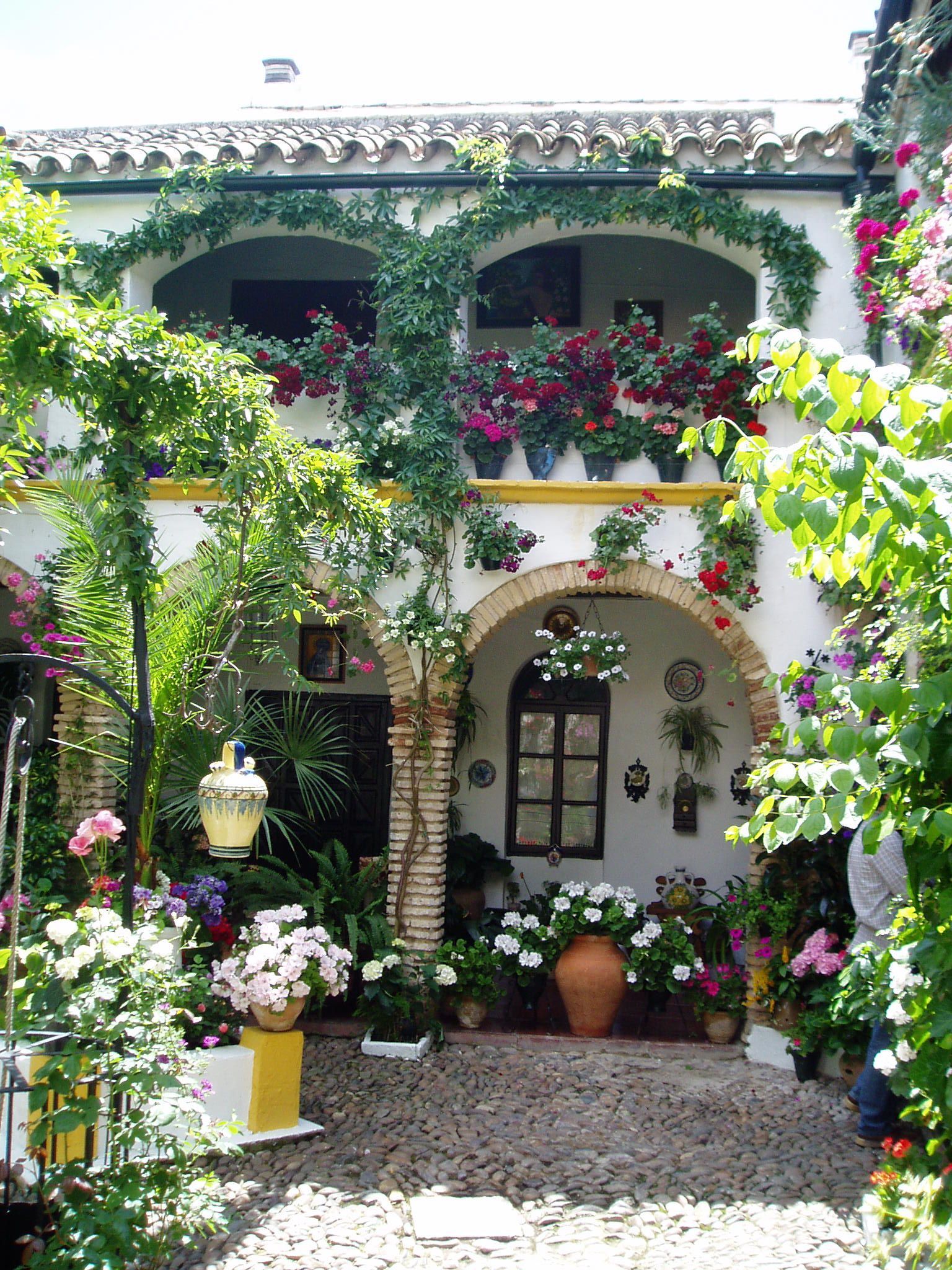 https://mdw-travel-data-us-east-1.s3.amazonaws.com/img/country/Spain/Los-Patios-de-Cordoba/img_05.jpg