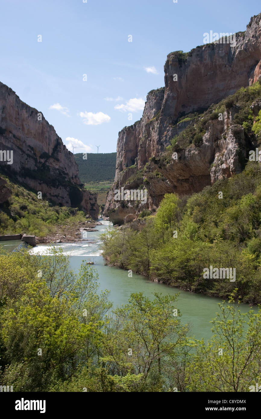 https://mdw-travel-data-us-east-1.s3.amazonaws.com/img/country/Spain/Lumbier-Gorge/img_01.jpg