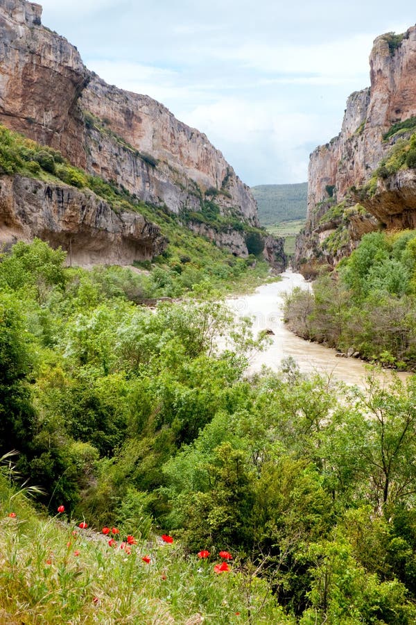 https://mdw-travel-data-us-east-1.s3.amazonaws.com/img/country/Spain/Lumbier-Gorge/img_02.jpg