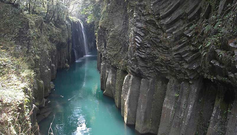 https://mdw-travel-data-us-east-1.s3.amazonaws.com/img/country/Spain/Lumbier-Gorge/img_03.jpg
