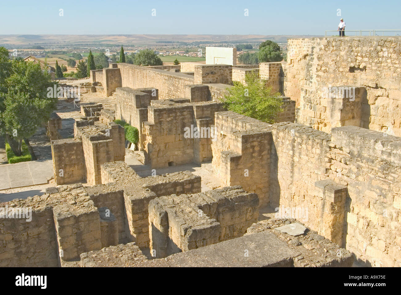 https://mdw-travel-data-us-east-1.s3.amazonaws.com/img/country/Spain/Madinat-Al-Zahra/img_04.jpg