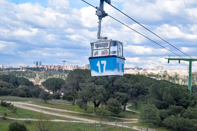 https://mdw-travel-data-us-east-1.s3.amazonaws.com/img/country/Spain/Madrid-Cable-Car/img_04.jpg