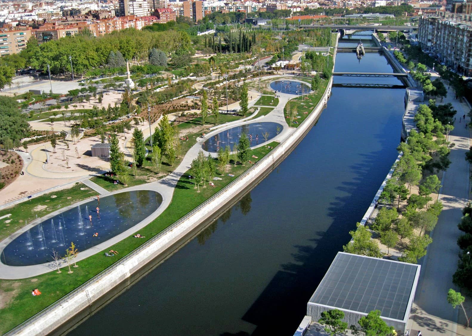 https://mdw-travel-data-us-east-1.s3.amazonaws.com/img/country/Spain/Madrid-Rio/img_03.jpg