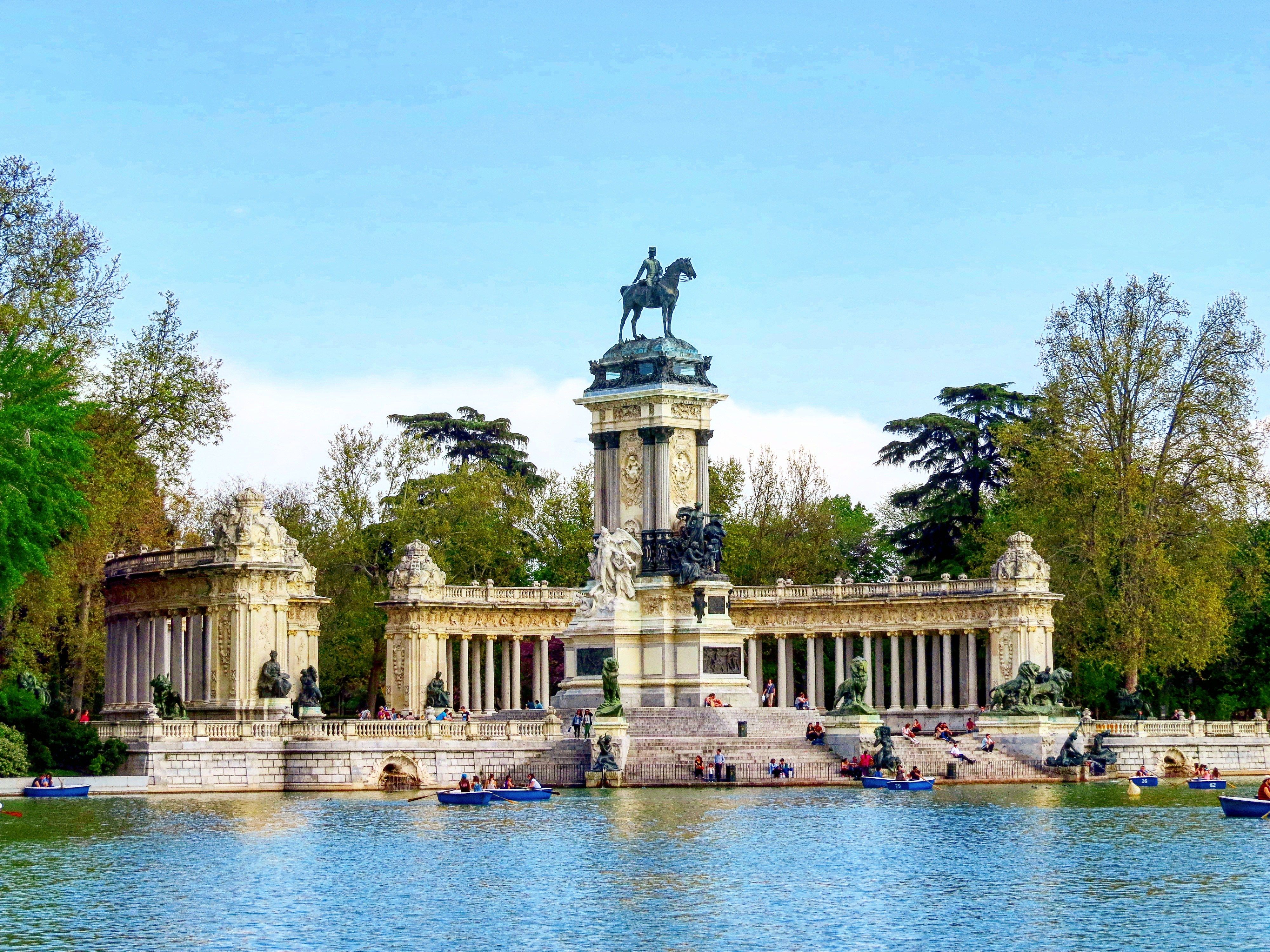 https://mdw-travel-data-us-east-1.s3.amazonaws.com/img/country/Spain/Madrid-Rio/img_04.jpg