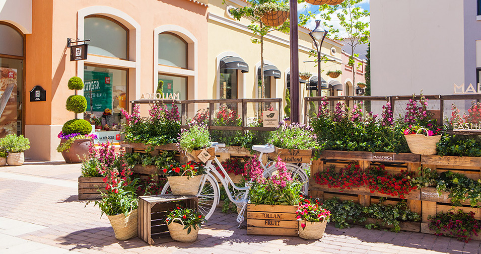 https://mdw-travel-data-us-east-1.s3.amazonaws.com/img/country/Spain/Mallorca-Fashion-Outlet/img_01.jpg