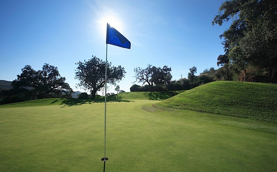 https://mdw-travel-data-us-east-1.s3.amazonaws.com/img/country/Spain/Marbella-Club-Golf-Resort/img_02.jpg