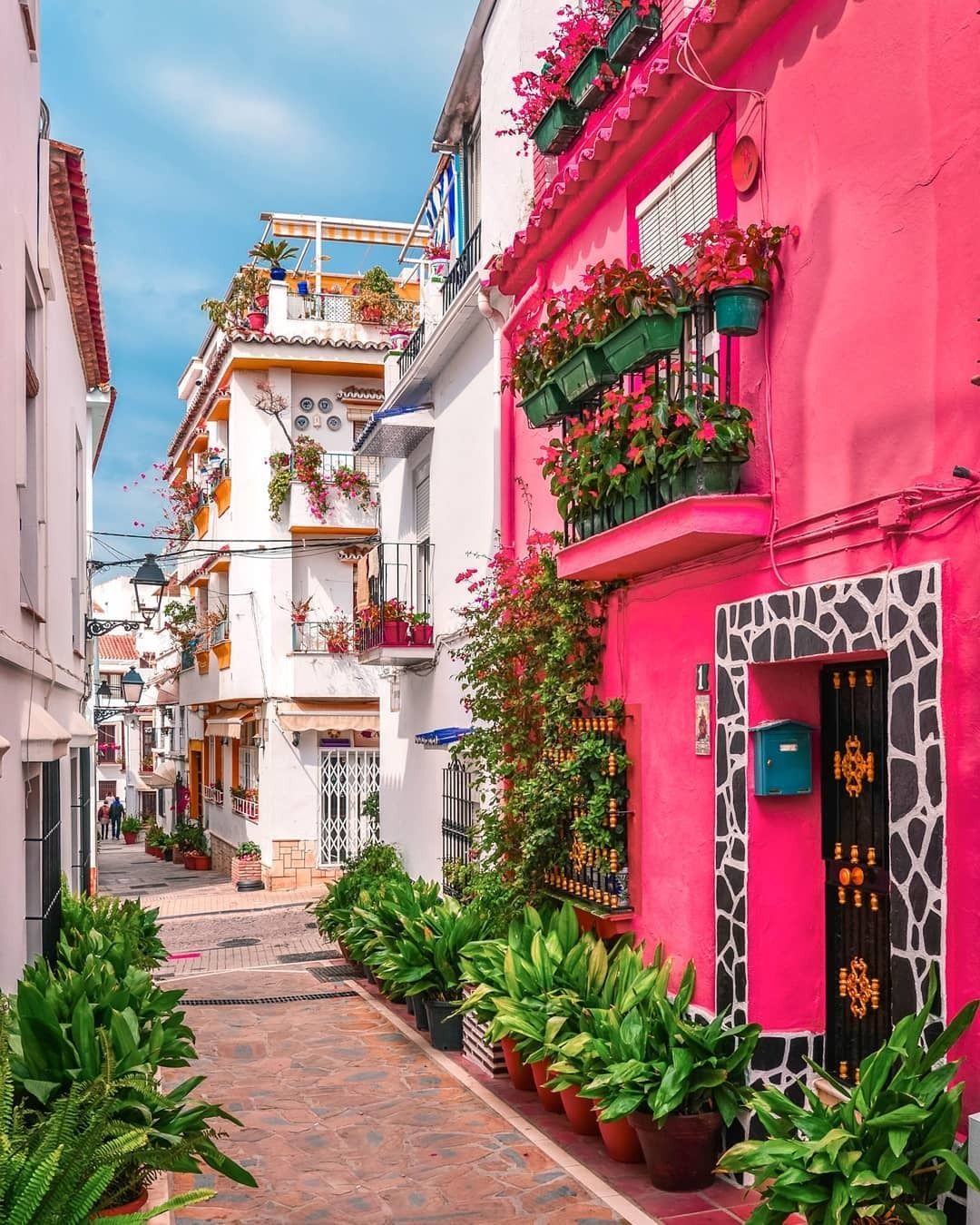https://mdw-travel-data-us-east-1.s3.amazonaws.com/img/country/Spain/Marbella-Old-Town/img_04.jpg