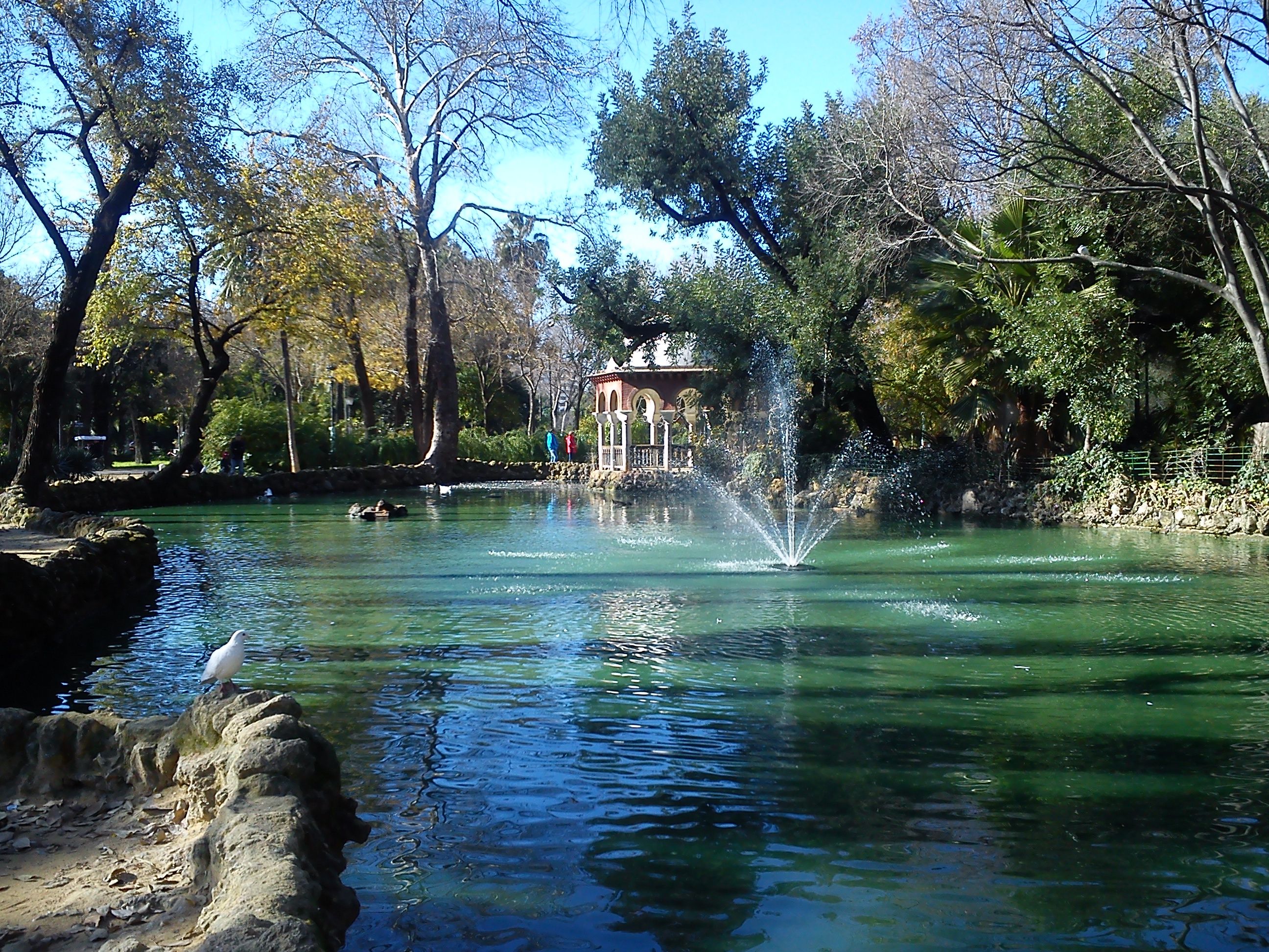 https://mdw-travel-data-us-east-1.s3.amazonaws.com/img/country/Spain/Maria-Luisa-Park/img_04.jpg