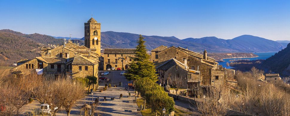 https://mdw-travel-data-us-east-1.s3.amazonaws.com/img/country/Spain/Medieval-Village-of-Ainsa/img_02.jpg