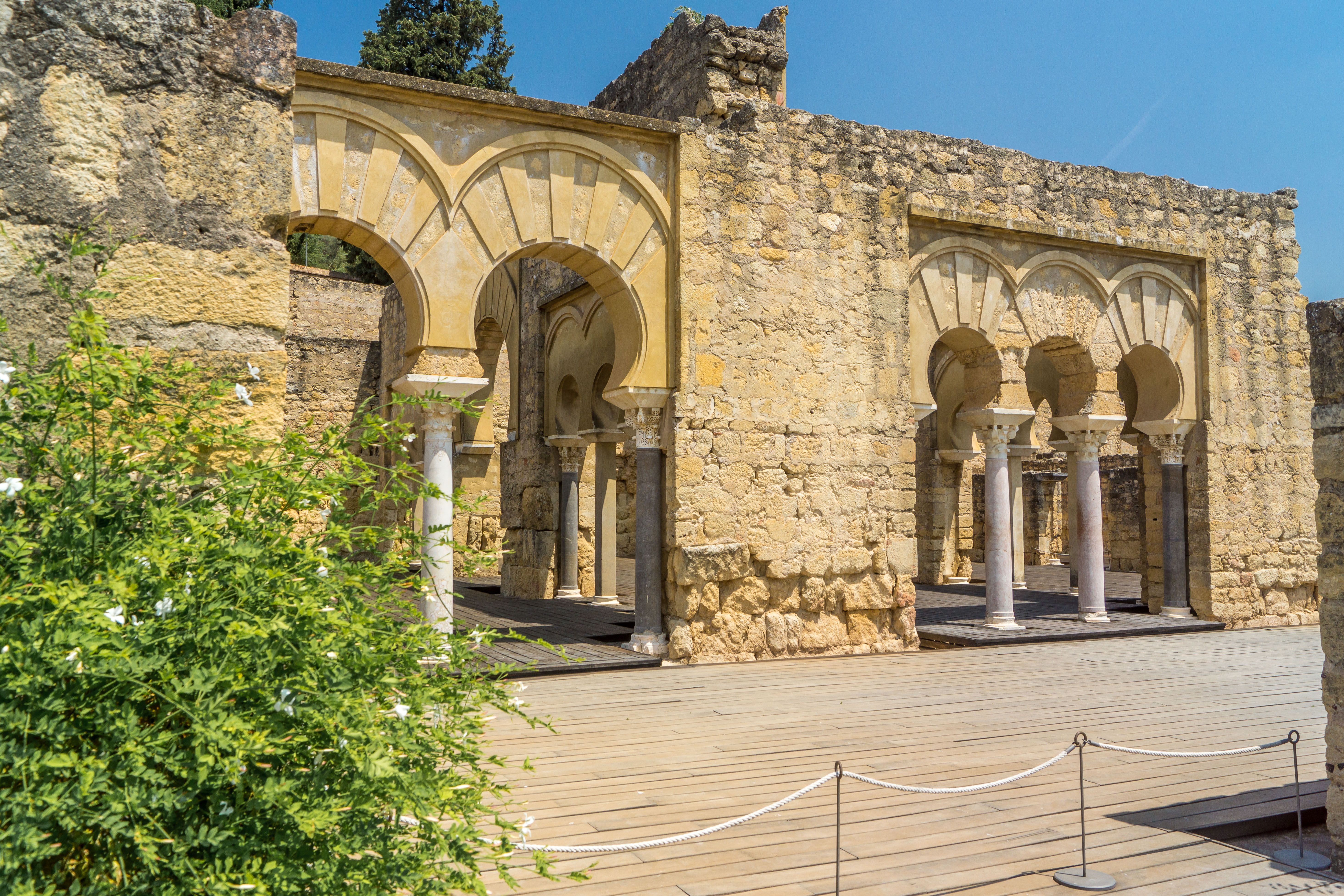 https://mdw-travel-data-us-east-1.s3.amazonaws.com/img/country/Spain/Medina-Azahara/img_01.jpg