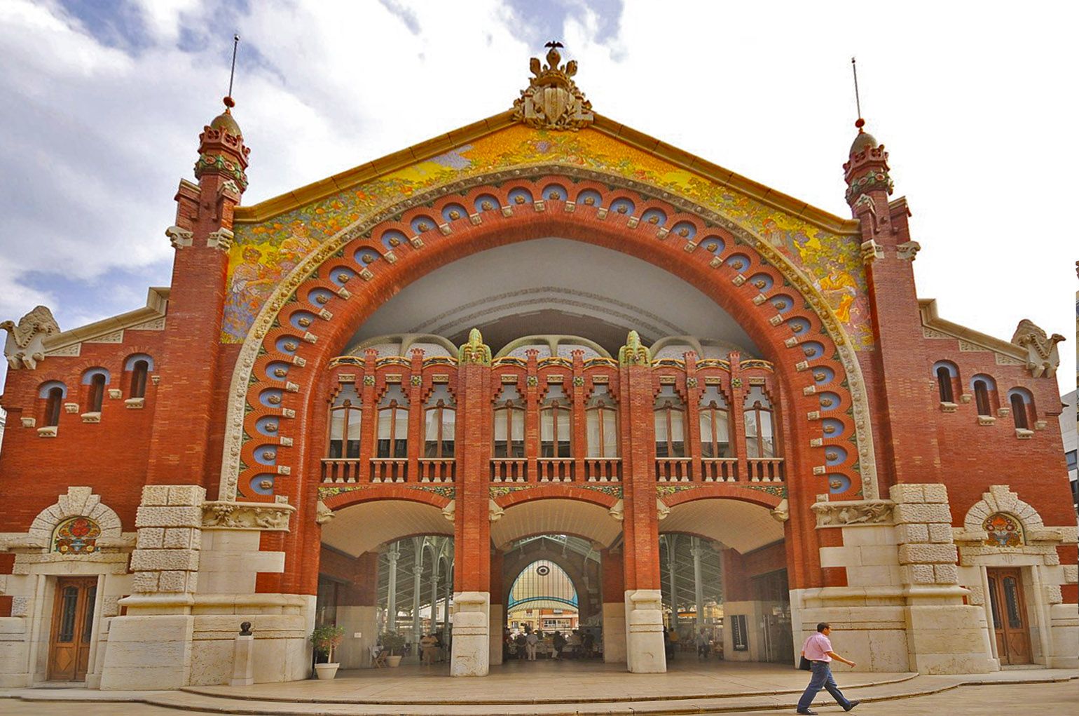 https://mdw-travel-data-us-east-1.s3.amazonaws.com/img/country/Spain/Mercado-Colon/img_02.jpg