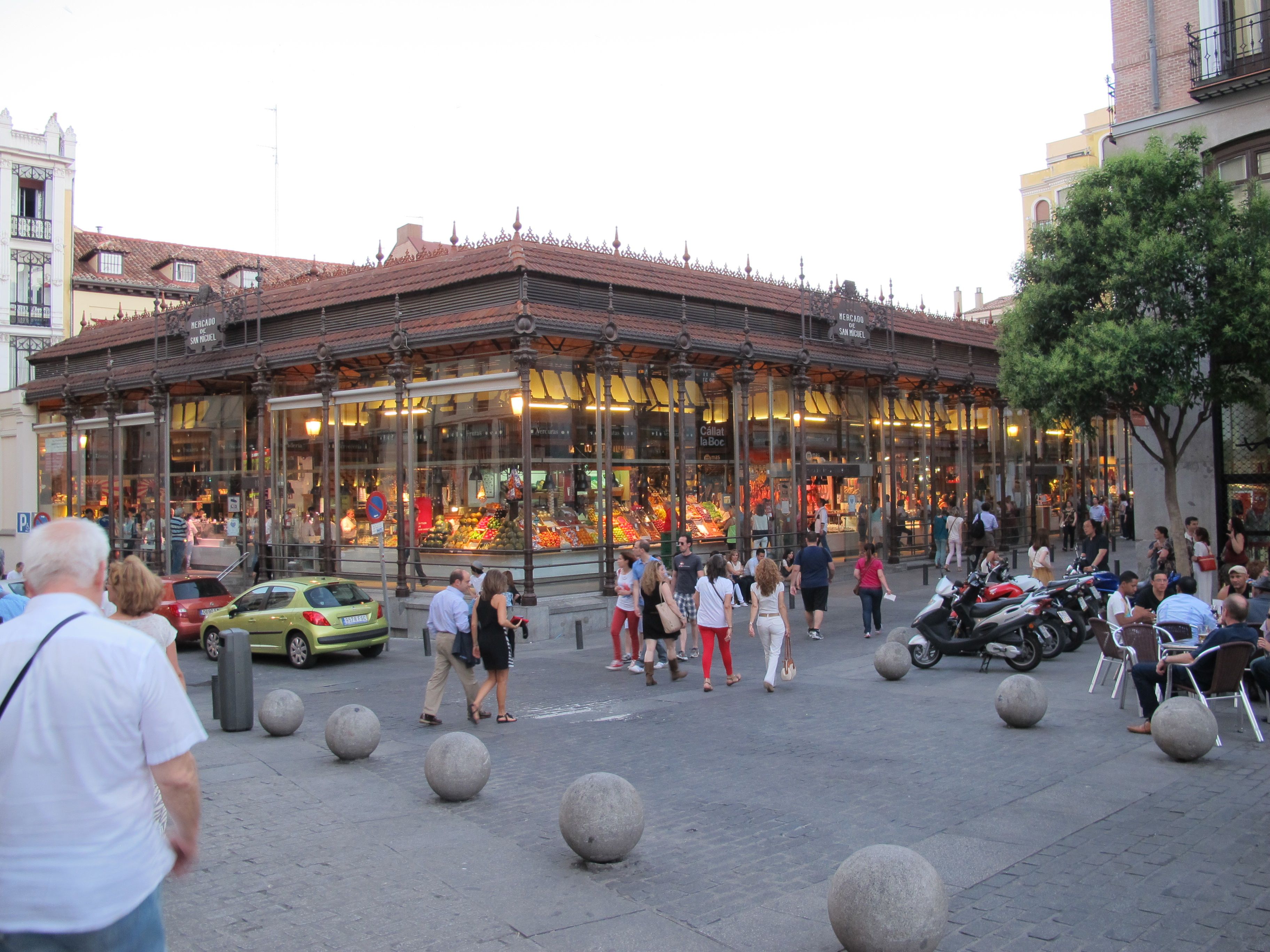 https://mdw-travel-data-us-east-1.s3.amazonaws.com/img/country/Spain/Mercado-de-San-Miguel/img_01.jpg
