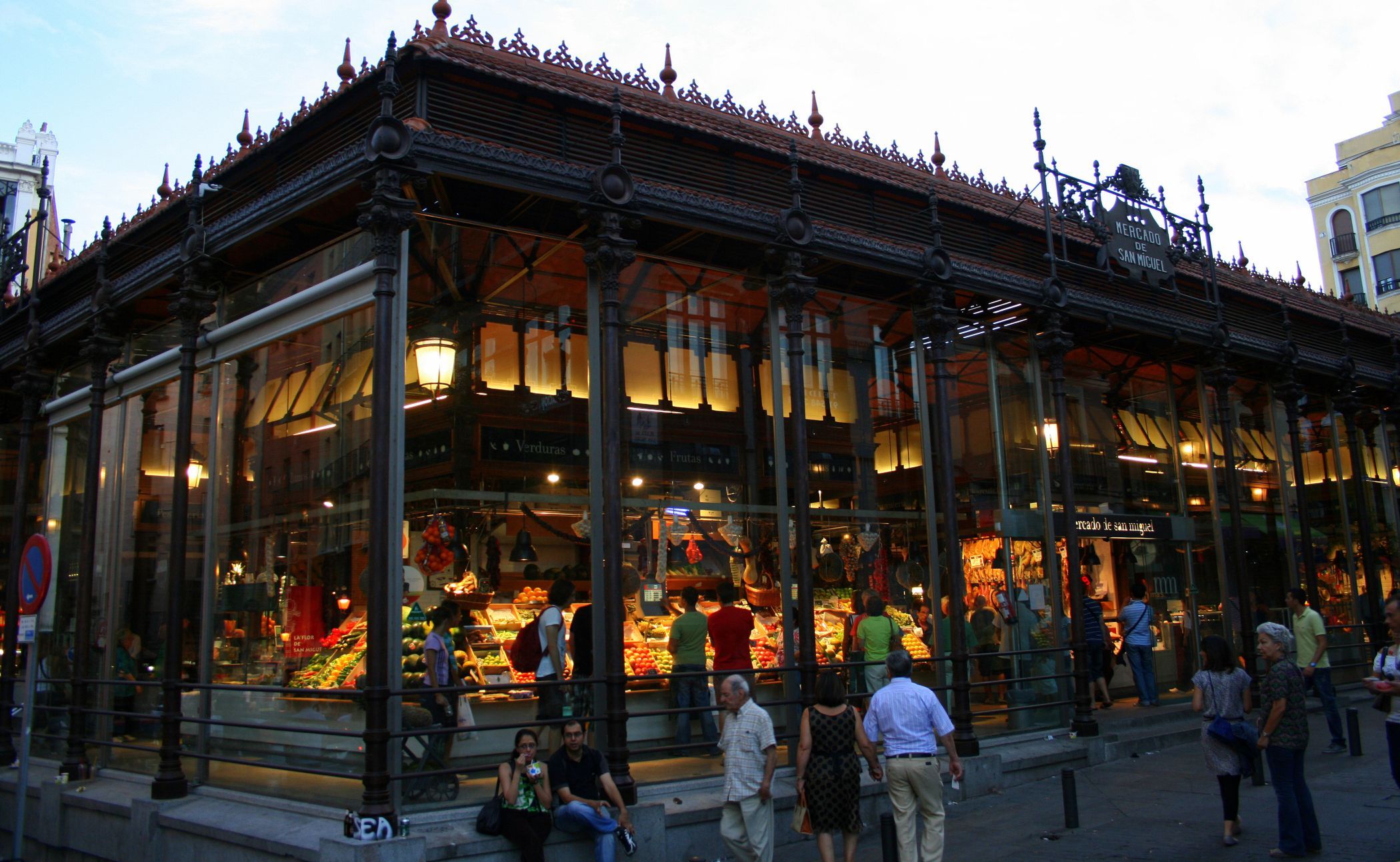 https://mdw-travel-data-us-east-1.s3.amazonaws.com/img/country/Spain/Mercado-de-San-Miguel/img_04.jpg