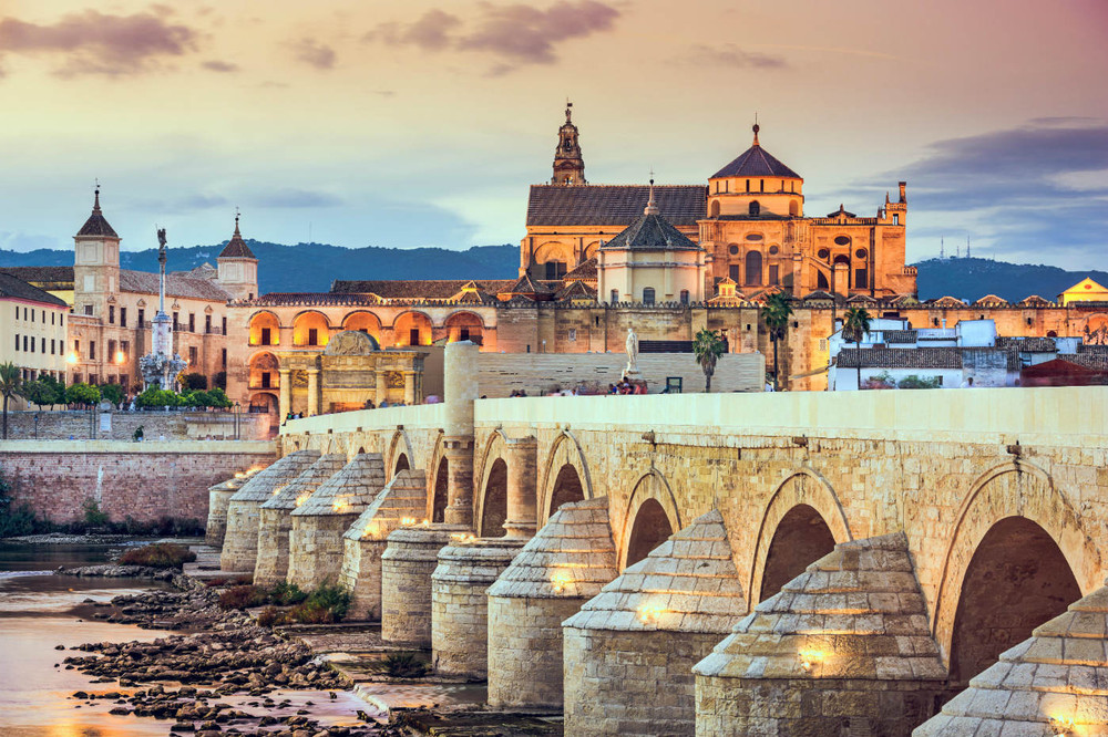 https://mdw-travel-data-us-east-1.s3.amazonaws.com/img/country/Spain/Mezquita-Catedral-de-Cordoba/img_02.jpg