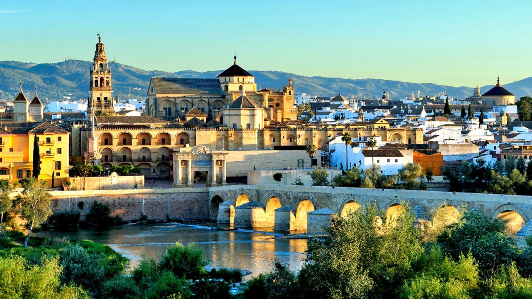 https://mdw-travel-data-us-east-1.s3.amazonaws.com/img/country/Spain/Mezquita-Catedral-de-Cordoba/img_04.jpg