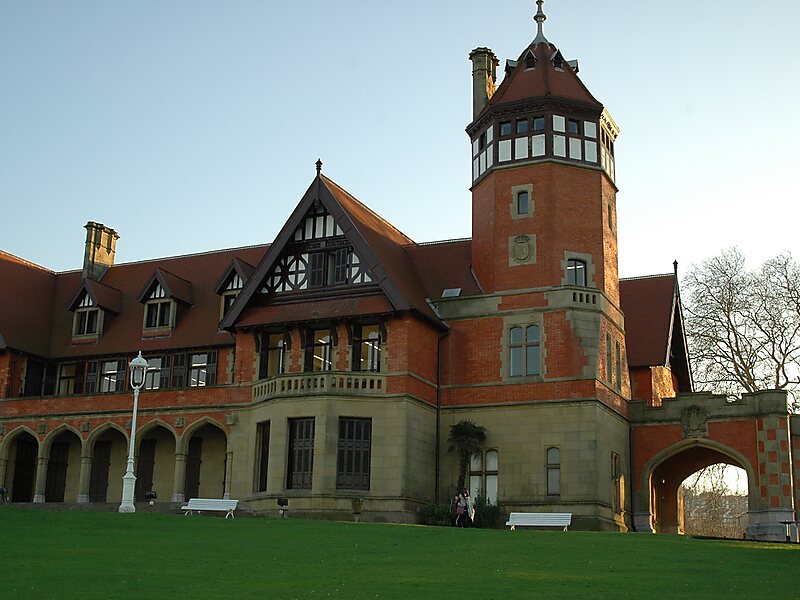 https://mdw-travel-data-us-east-1.s3.amazonaws.com/img/country/Spain/Miramar-Palace/img_01.jpg