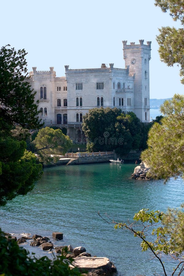 https://mdw-travel-data-us-east-1.s3.amazonaws.com/img/country/Spain/Miramar-Palace/img_03.jpg