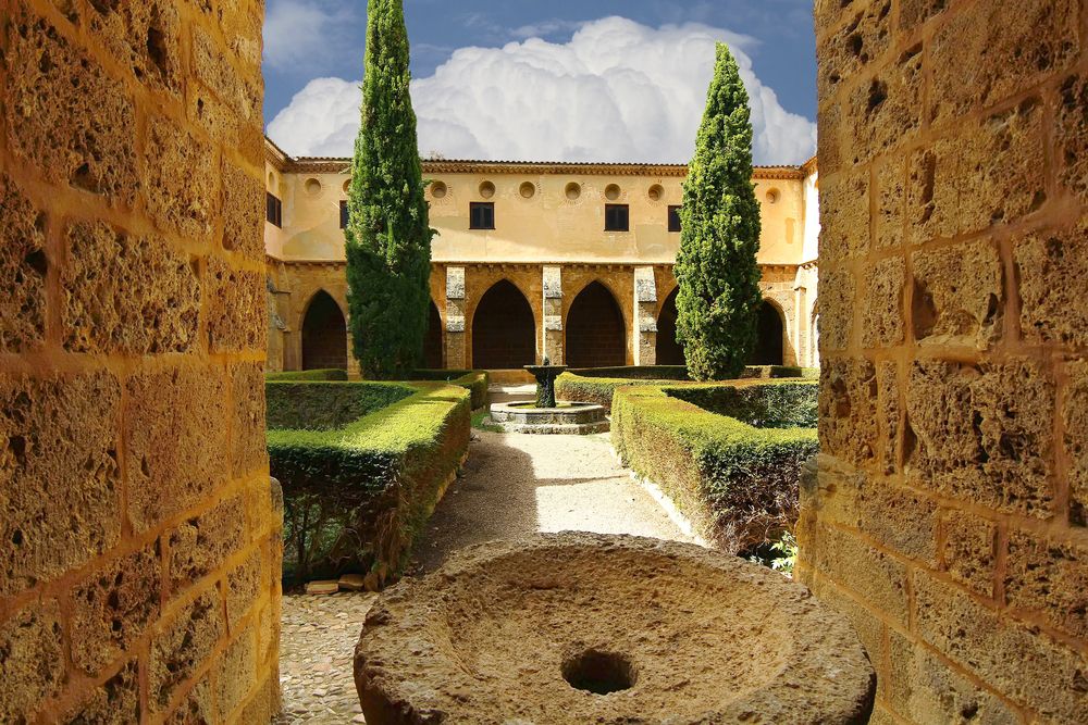 https://mdw-travel-data-us-east-1.s3.amazonaws.com/img/country/Spain/Monasterio-de-Piedra/img_01.jpg