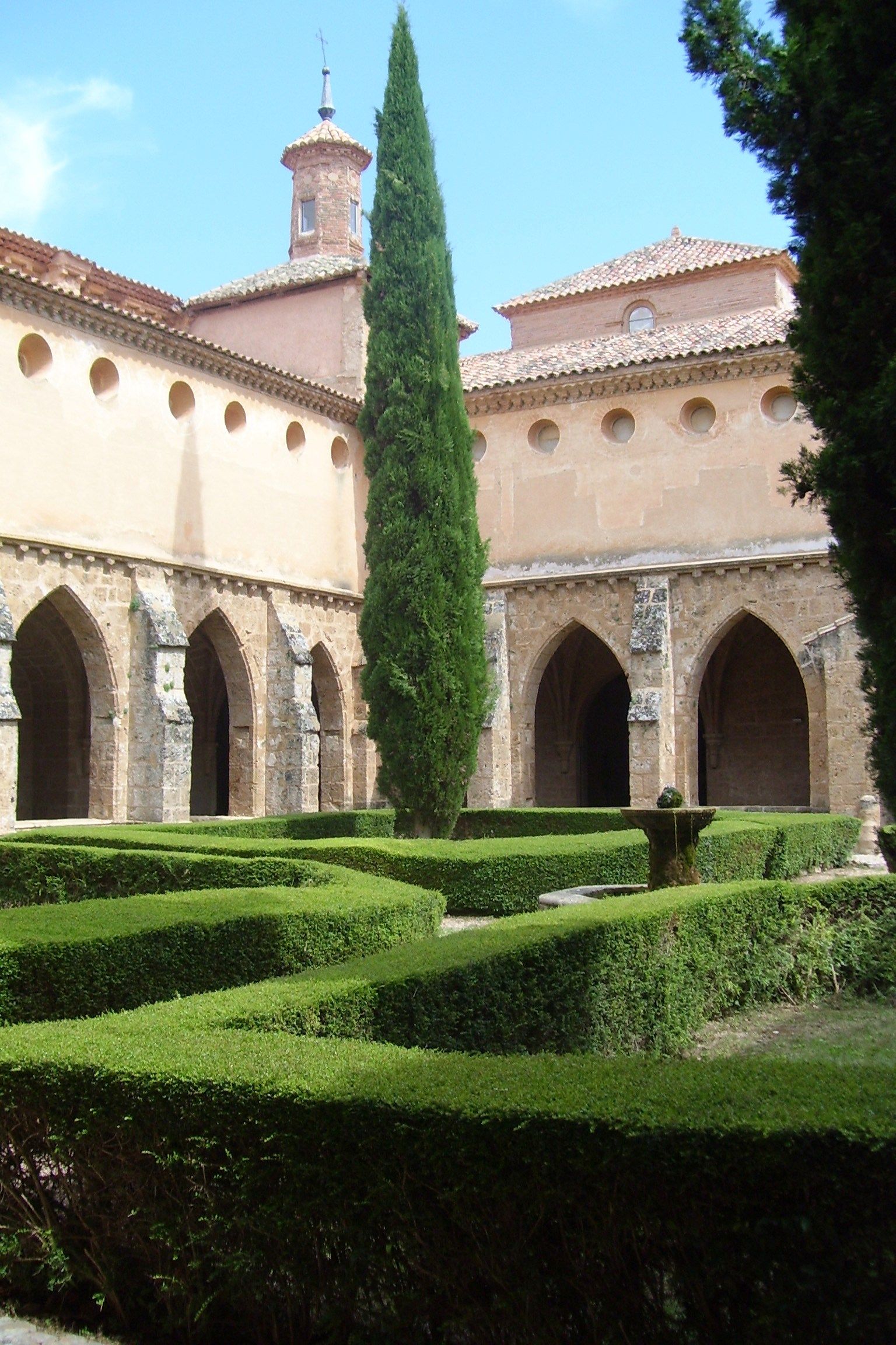 https://mdw-travel-data-us-east-1.s3.amazonaws.com/img/country/Spain/Monasterio-de-Piedra/img_02.jpg
