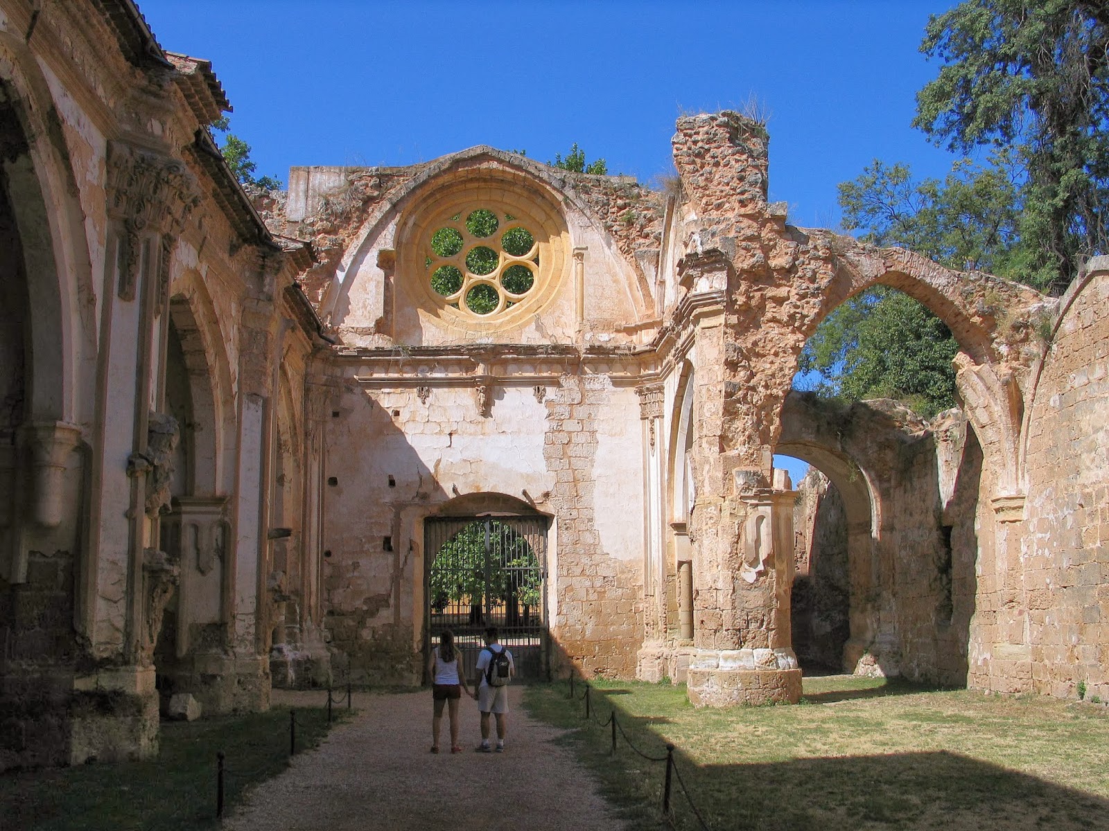https://mdw-travel-data-us-east-1.s3.amazonaws.com/img/country/Spain/Monasterio-de-Piedra/img_03.jpg