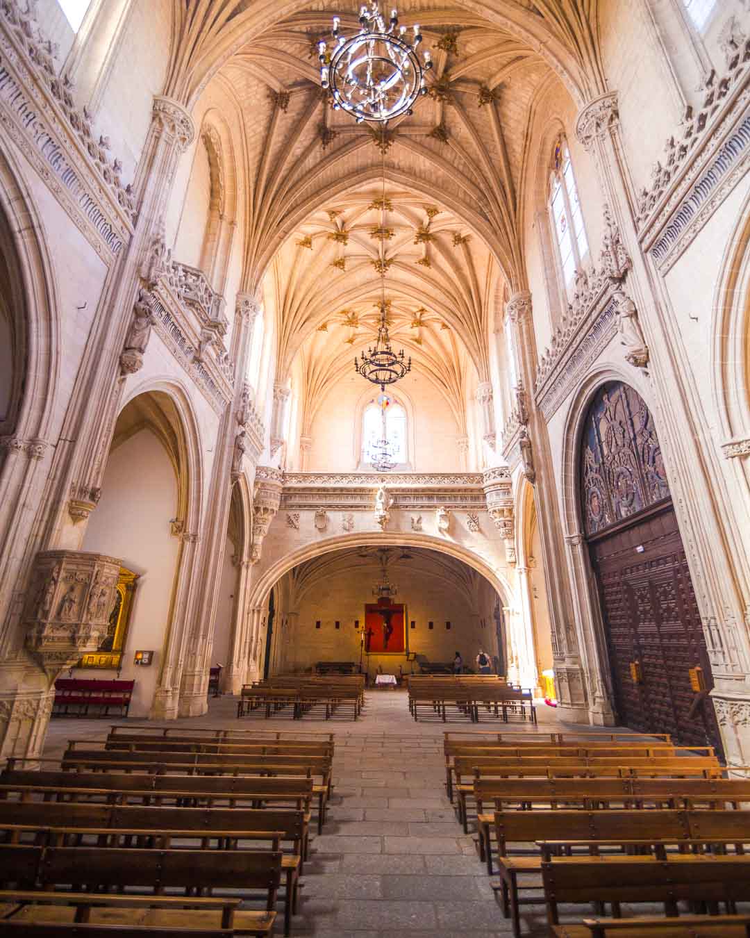 https://mdw-travel-data-us-east-1.s3.amazonaws.com/img/country/Spain/Monastery-of-San-Juan-de-los-Reyes/img_02.jpg
