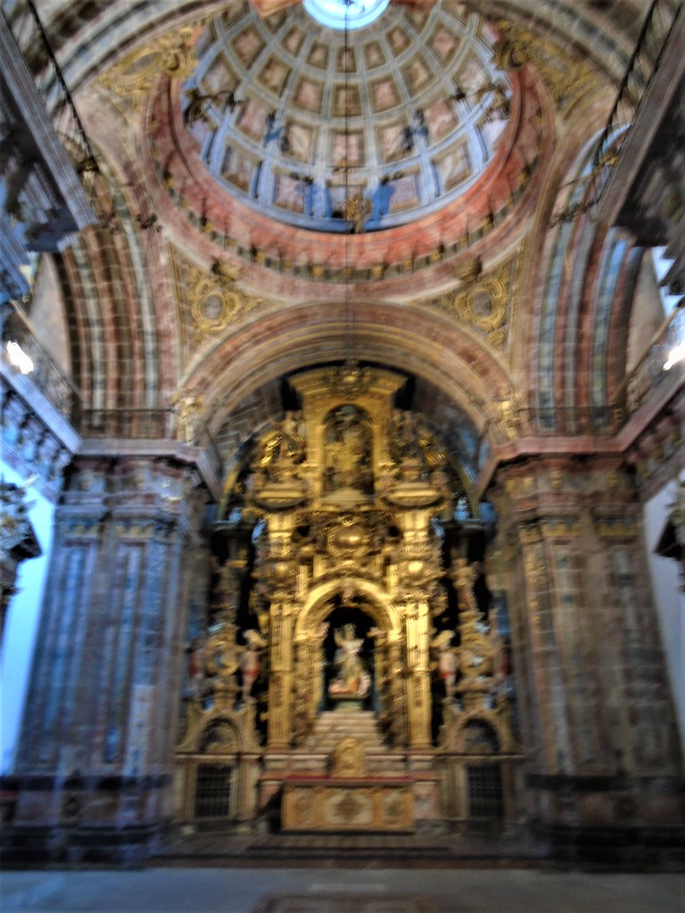 https://mdw-travel-data-us-east-1.s3.amazonaws.com/img/country/Spain/Monastery-of-San-Martino-Pinario/img_01.jpg