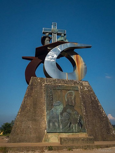 https://mdw-travel-data-us-east-1.s3.amazonaws.com/img/country/Spain/Monte-do-Gozo/img_03.jpg