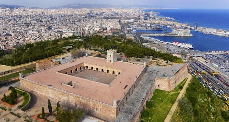 https://mdw-travel-data-us-east-1.s3.amazonaws.com/img/country/Spain/Montjuic-Castle/img_01.jpg