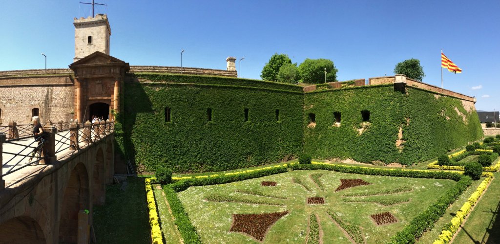 https://mdw-travel-data-us-east-1.s3.amazonaws.com/img/country/Spain/Montjuic-Castle/img_04.jpg